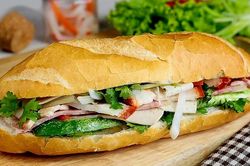 Quảng Ngãi: 55 người nhập viện nghi ngộ độc bánh mì, cơ quan chức năng khẩn trương tìm nguyên nhân