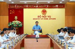 Xây dựng các nghị định, thông tư về tiền lương, mức lương tối thiểu, bảo hiểm xã hội