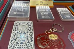 Sáng 10/10, giá bạc thế giới phục hồi lên ngưỡng gần 60,7 USD/ounce