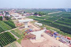 Tăng tốc thi công cầu Mễ Sở
