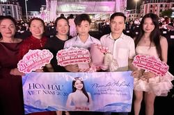 Nữ sinh PTIT lần đầu góp mặt tại Chung khảo Hoa hậu Việt Nam 2026, nhà trường và gia đình thuê xe đến cổ vũ