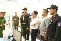 Hơn 250 cảnh sát đồng loạt khám xét 5 doanh nghiệp quan trắc môi trường