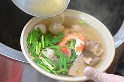 Quán đặc sản Nam Bộ ở Hà Nội đông kín, nguyên liệu 'vượt' 1.800km ra mỗi ngày