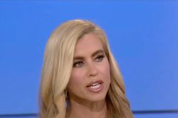 Ông Trump chọn người hâm mộ làm thư ký báo chí Nhà Trắng