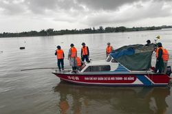 Bị sét đánh khi đi đánh cá cùng vợ, người đàn ông rơi xuống sông mất tích