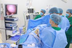 Xúc động 2 ca chồng hiến thận cho vợ, cha hiến thận cho con ở một bệnh viện