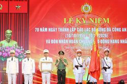 CLB CAHN đón nhận Huân chương Lao động hạng Nhất