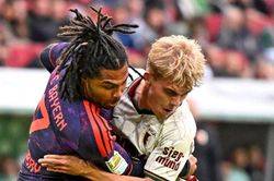 Harry Kane 'giải cứu' Bayern Munich trên sân Augsburg