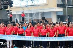 Thường trực Ban B&iacute; thư dự Lễ ph&aacute;t động phong tr&agrave;o 'Mỗi người d&acirc;n lựa chọn &iacute;t nhất một m&ocirc;n thể thao ph&ugrave; hợp để tập luyện thường xuy&ecirc;n'