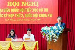 Giám đốc Học viện Chính trị Quốc gia Hồ Chí Minh Đoàn Minh Huấn tiếp xúc cử tri phường Vinh Hưng