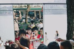 Rộn ràng không gian hồ Hoàn Kiếm trong ngày kỷ niệm 72 năm Giải phóng Thủ đô