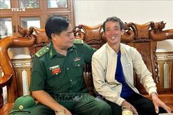 Quảng Trị: Thuyền trưởng tàu cá gặp nạn tại Cửa Gianh đã về nhà an toàn