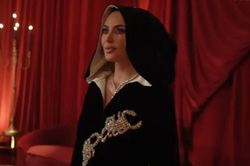 Người mẫu Kim Kardashian gây choáng khi đeo trang sức kim cương trị giá hơn 2,7 triệu USD