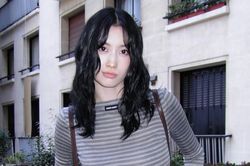 Momo (TWICE) gây bất ngờ với vóc dáng đồng hồ cát, vòng eo nhỏ đến khó tin