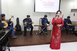 Vợ chồng cùng giữ lửa đờn ca tài tử