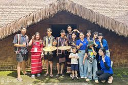 Những người trẻ giữ hồn quê bằng du lịch