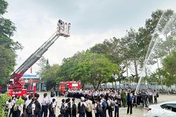Hơn 250 học sinh Trường THCS Phước An tham gia trải nghiệm kỹ năng phòng cháy, chữa cháy và CNCH