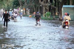 Triều cường sông Đồng Nai vượt kỷ lục, một số tuyến đường bị ngập
