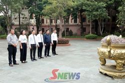 Các đồng chí lãnh đạo tỉnh dâng hương Đền thờ Vua Lê Thái Tông, Đền thờ Bác Hồ và Nhà tưởng niệm các Anh hùng Liệt sĩ Nhà tù Sơn La