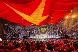 Đánh thức lịch sử bằng ngôn ngữ đương đại