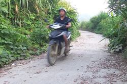Sớm khắc phục tình trạng xuống cấp đường ven sông Cầu
