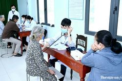 Khám bệnh, cấp thuốc miễn phí cho 350 người dân phường Kim Trà