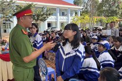 Lâm Đồng: Tuyên truyền an toàn giao thông, phòng chống ma túy cho 750 giáo viên, học sinh