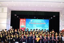 Đại học Kinh tế Quốc dân trao bằng thạc sĩ cho 912 học viên tốt nghiệp năm 2026