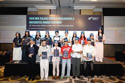 5 học sinh Việt Nam vừa tròn 14 tuổi nhận học bổng Chính phủ New Zealand