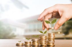 Có nên coi bảo hiểm nhân thọ là một kênh tích lũy tài chính?