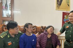 Gần 8 giờ lênh đênh trên biển, ngư dân bị chìm tàu đã bơi vào bờ an toàn