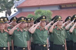 Cục Tổ chức cán bộ sinh hoạt chính trị chào mừng kỷ niệm 69 năm ngày thành lập