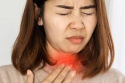 Viêm họng do virus và vi khuẩn khác nhau thế nào?