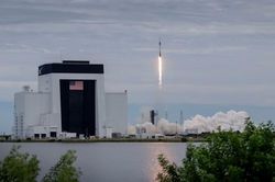 Công nghệ 10/10: SpaceX lấn sân viễn thông, Adobe có đối thủ AI miễn phí