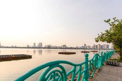 Trận địa pháo hoa Tây Hồ sẵn sàng cho màn trình diễn chào mừng kỷ niệm 72 năm Ngày Giải phóng Thủ đô.
