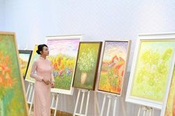 'Hà Nội 12 mùa hoa' qua sắc màu hội họa