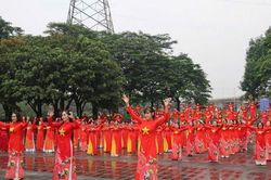 Gần 400 phụ nữ Yên Sở tỏa sáng trong ngày hội dân vũ 10-10