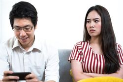 Chồng quá rảnh, không muốn phấn đấu, vì được bố mẹ cho 50 triệu đồng mỗi tháng