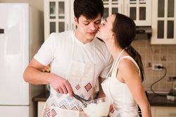 5 cung hoàng đạo nam tâm lý, luôn chủ động giúp vợ việc nhà