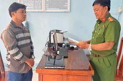 Sáng 10/10: Người đàn ông cầm dao chém liên tiếp vào hàng xóm sau cuộc cự cãi