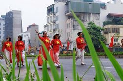 Người dân thích thú với diện mạo mới Vành đai 2,5