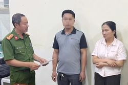 Mang giường sắt, chuồng chó ra chặn lối vào mảnh đất đã bị phát mại