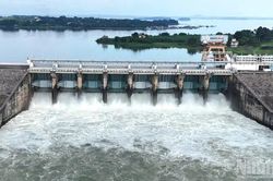 Triều cường sông Đồng Nai dâng cao, thủy điện Trị An giảm lượng xả lũ