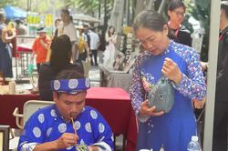 Vẽ sắc màu cuộc sống từ những viên đá cuội