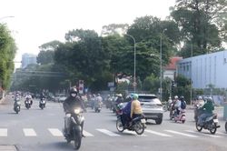 Ngày thứ hai phân luồng giao thông thi công Metro số 2, người dân vẫn lúng túng