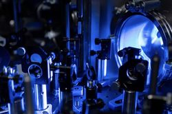 Hai xung laser đưa electron vào trạng thái chưa từng tạo được trước đây
