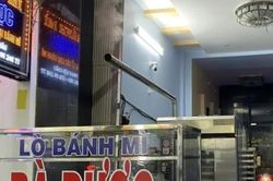 55 người nghi ngộ độc sau khi ăn bánh mì, bếp chế biến có lối đi qua nhà vệ sinh