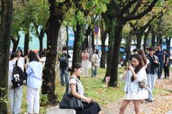 Không có quỹ dự phòng, thiếu kỹ năng quản lý tài chính, người trẻ tiêu gì mà 'cháy túi'?