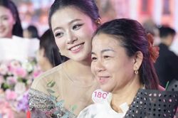 Phụ huynh nói con gái thi Hoa hậu Việt Nam như học 'cao học'