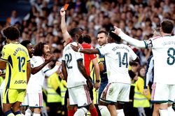 Vinicius bị đuổi, Diomande giải nguy cho Real Madrid và Mourinho